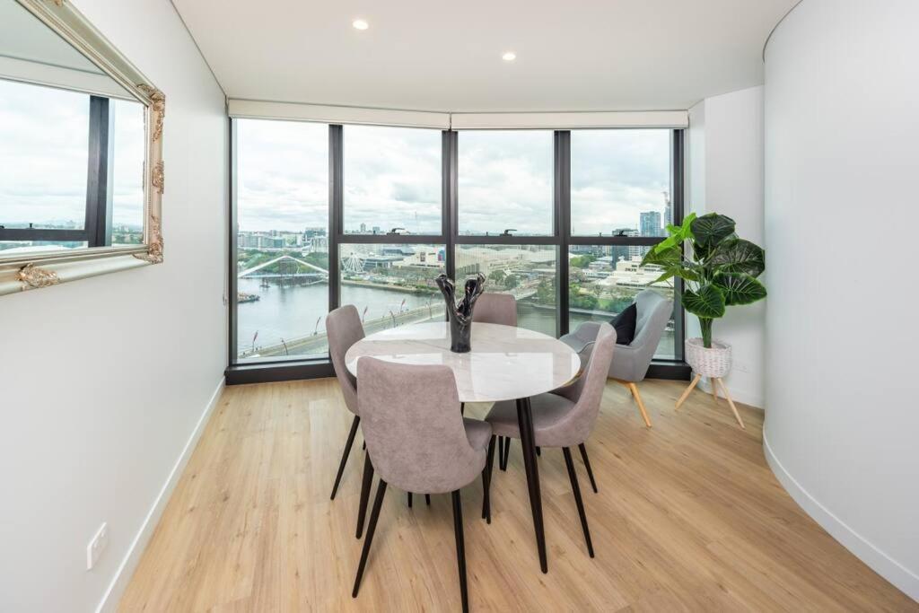 1404 Sophistication And Luxury On The River By Stylish Apartment Brisbane
