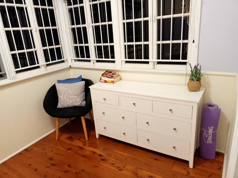 Quiet Private Cozy 3bdrm Free Parking Holiday home