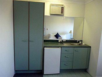 Chermside Court 4*