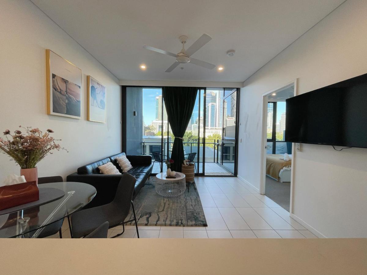 Lovely 2 Beds With View At South Brisbane