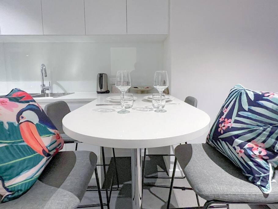 Apartment Amazing 2 Bedroom In Cbd! *