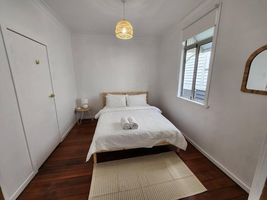 Classic Queenslander With Pool & Yard