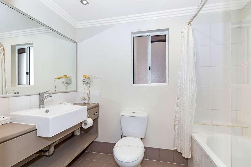 Airport Heritage Motel 4*