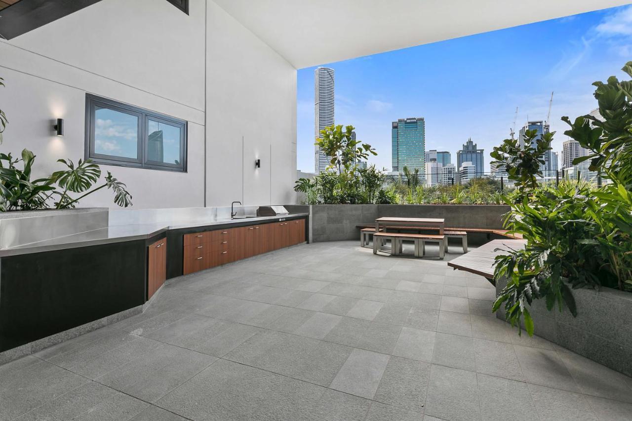 Apartment 2 Bedroom Cozy Bctower South