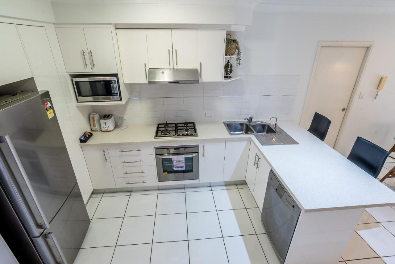 Lovely Family 3 Bedroom Townhouse Close To By Serain Residences Holiday home Brisbane