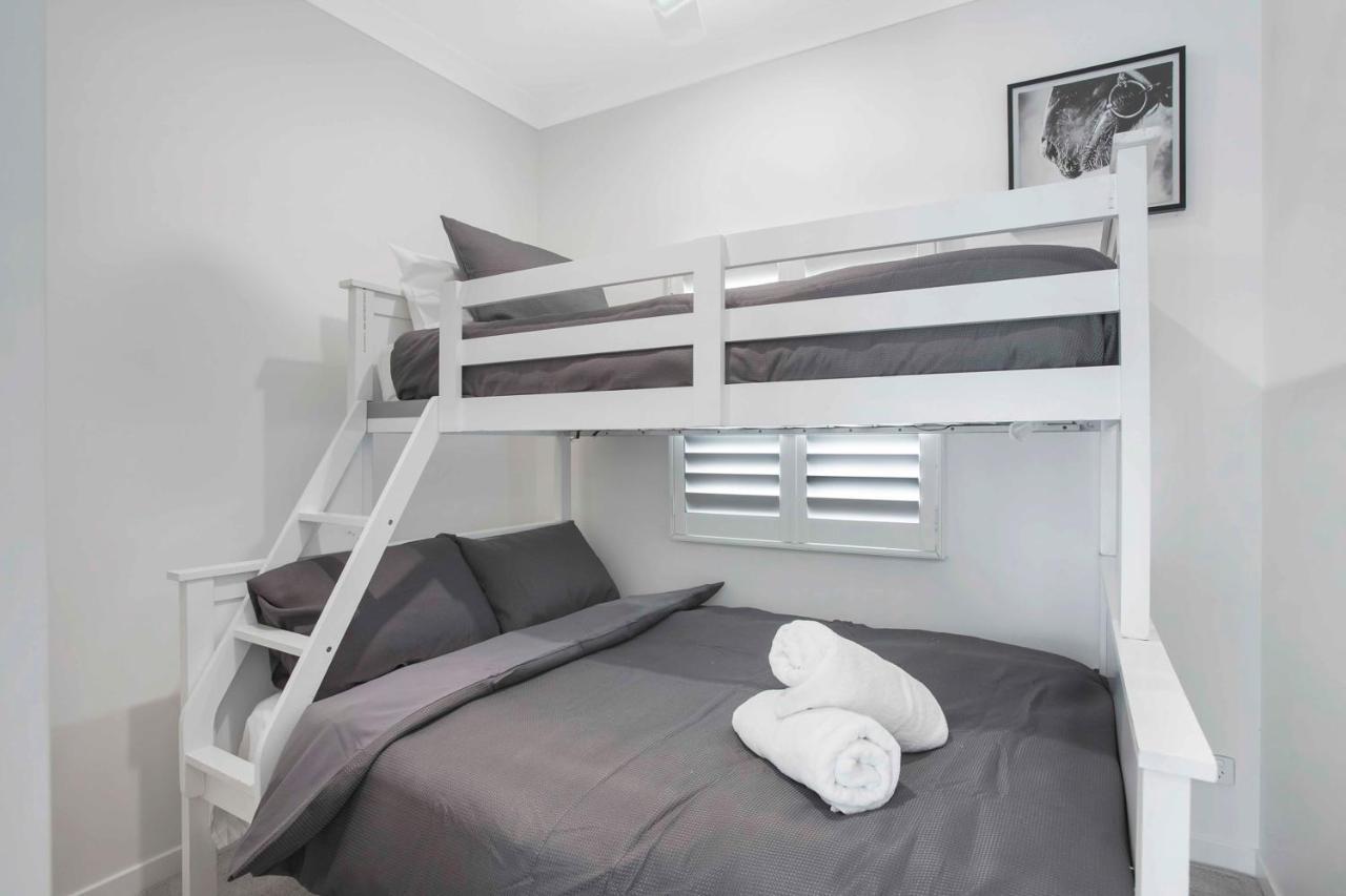 Manly Oasis, 5bd, 3 King Bd,pool Hotel