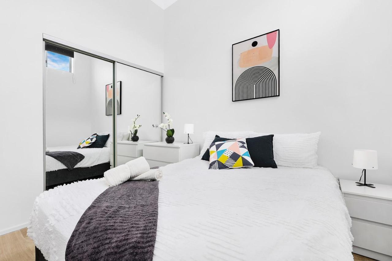 Luxurious 2br Abode In Superb Location! 3*