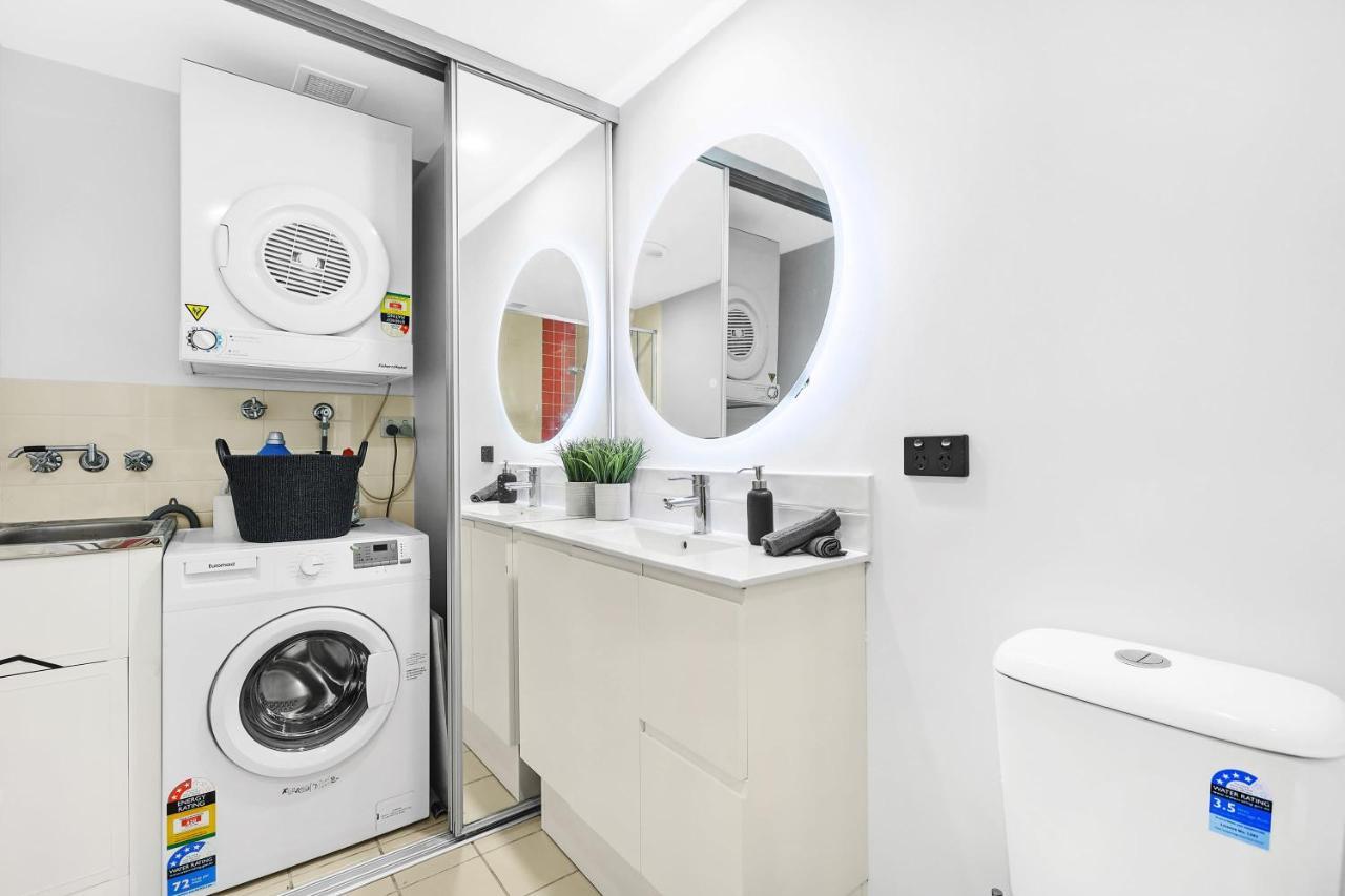 Hotel Luxurious 2br Abode In Superb Location!