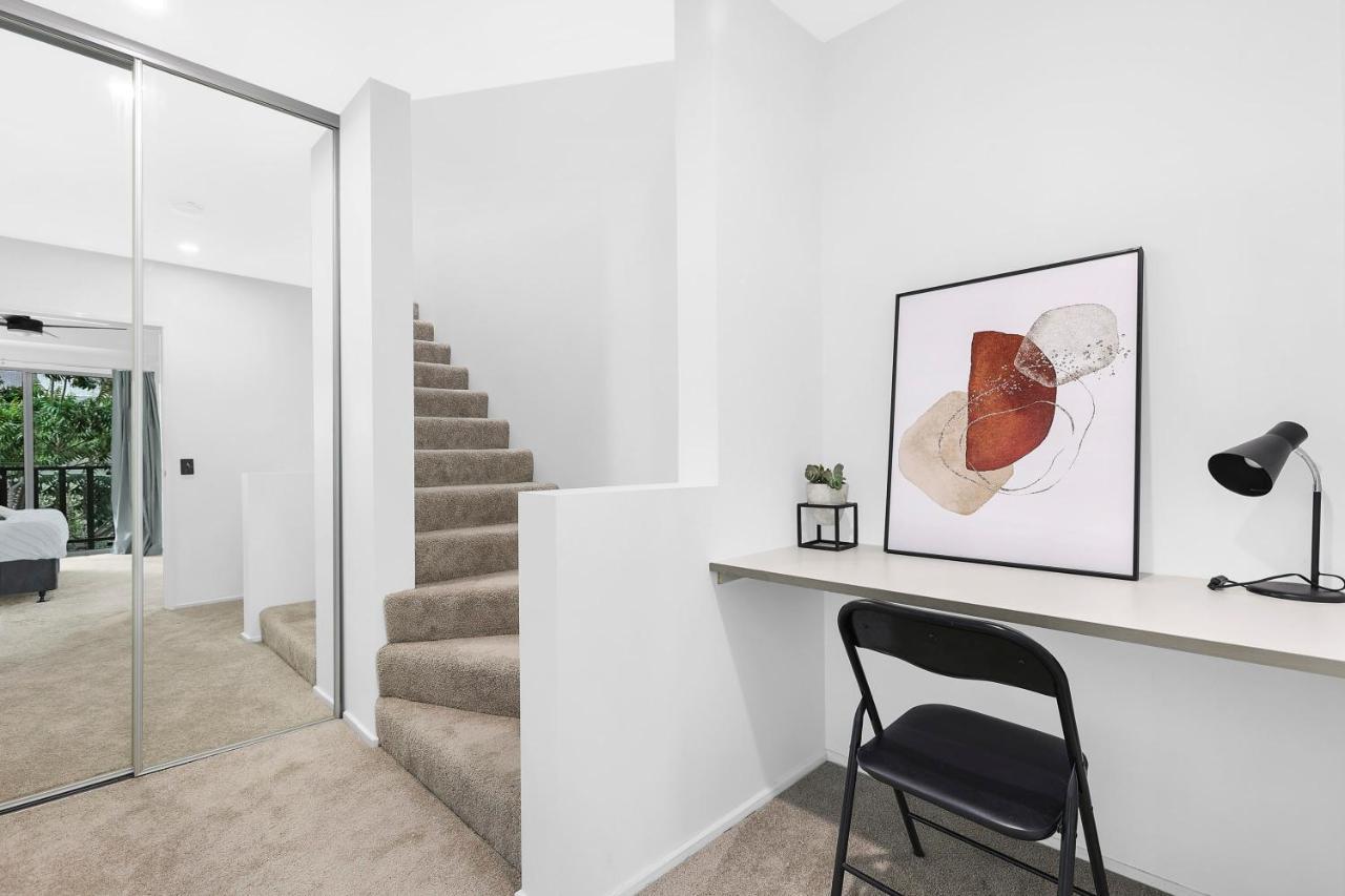 Hotel Luxurious 2br Abode In Superb Location! 3*