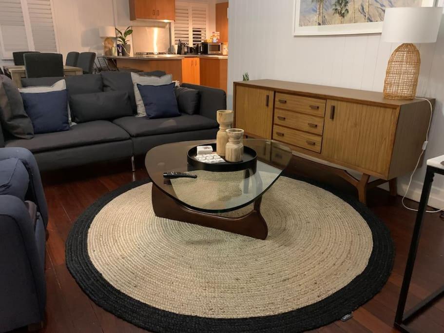 Charming 1920's 4br Freestanding Plantation Qldr. * Brisbane