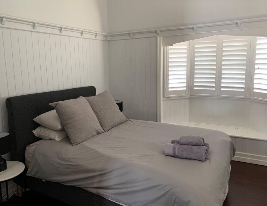 Charming 1920's 4br Freestanding Plantation Qldr. * Brisbane