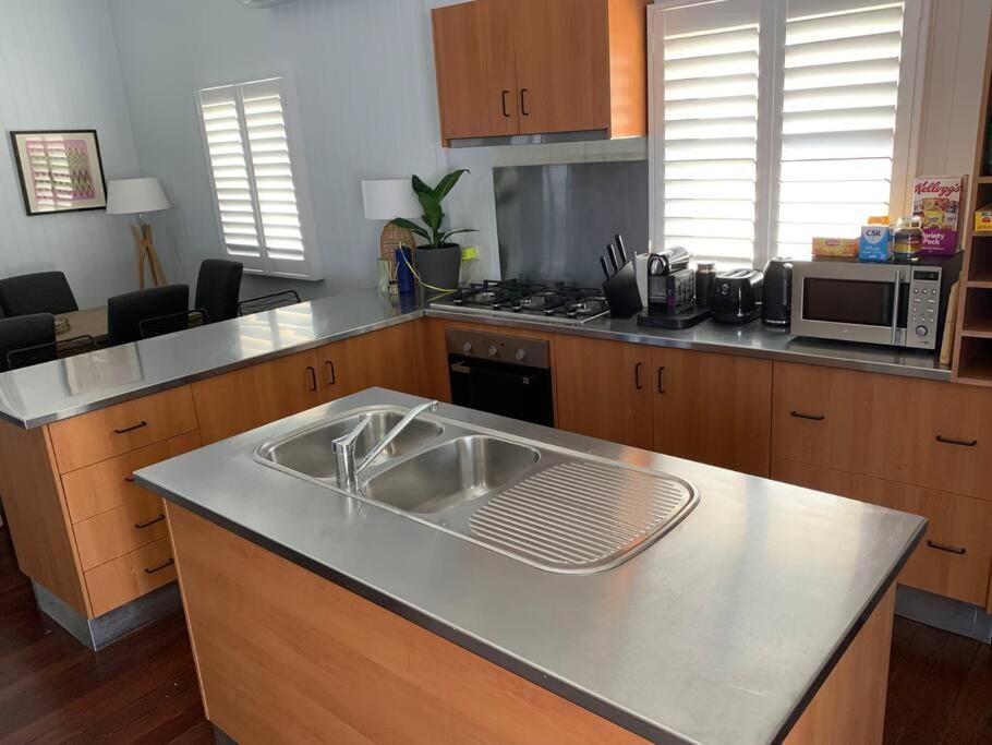 Holiday home Charming 1920's 4br Freestanding Plantation Qldr. Brisbane