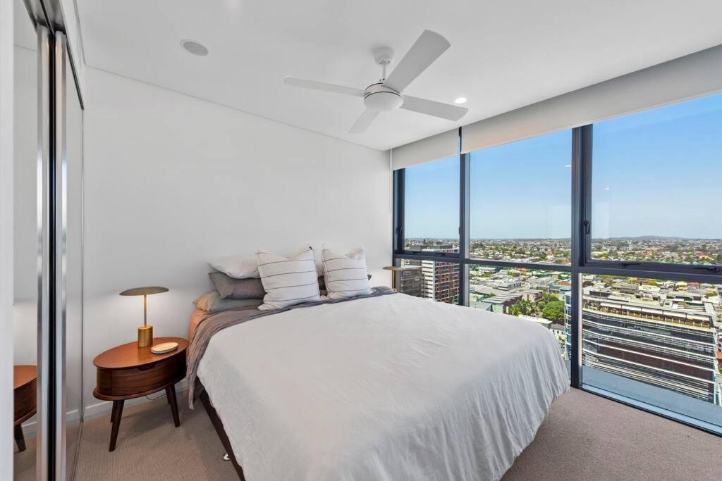 Prime Located Luxe 2 Bedroom Sky Home/sensational Views *