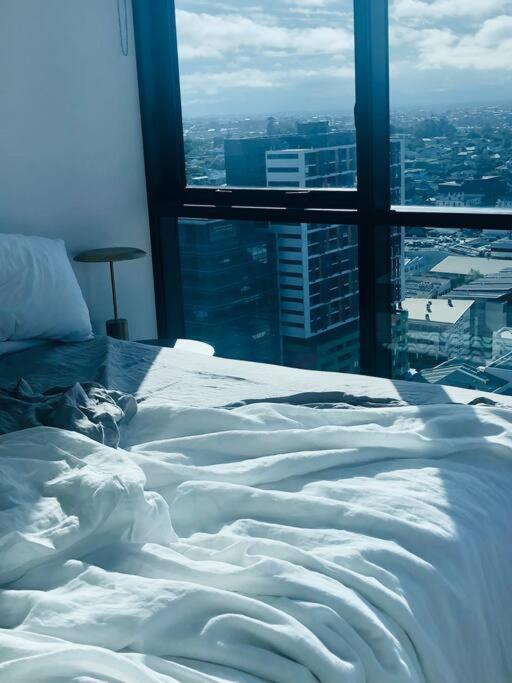 Apartment Prime Located Luxe 2 Bedroom Sky Home/sensational Views