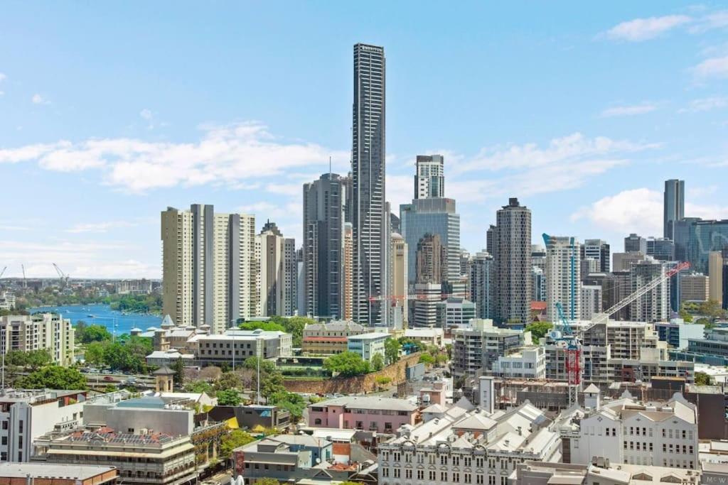 Prime Located Luxe 2 Bedroom Sky Home/sensational Views Brisbane