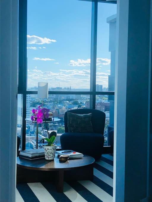 Apartment Prime Located Luxe 2 Bedroom Sky Home/sensational Views *