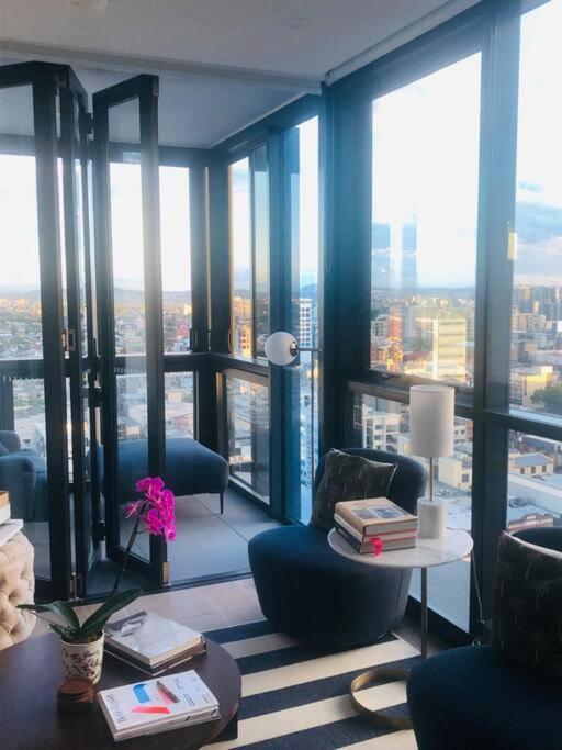 Prime Located Luxe 2 Bedroom Sky Home/sensational Views * Brisbane