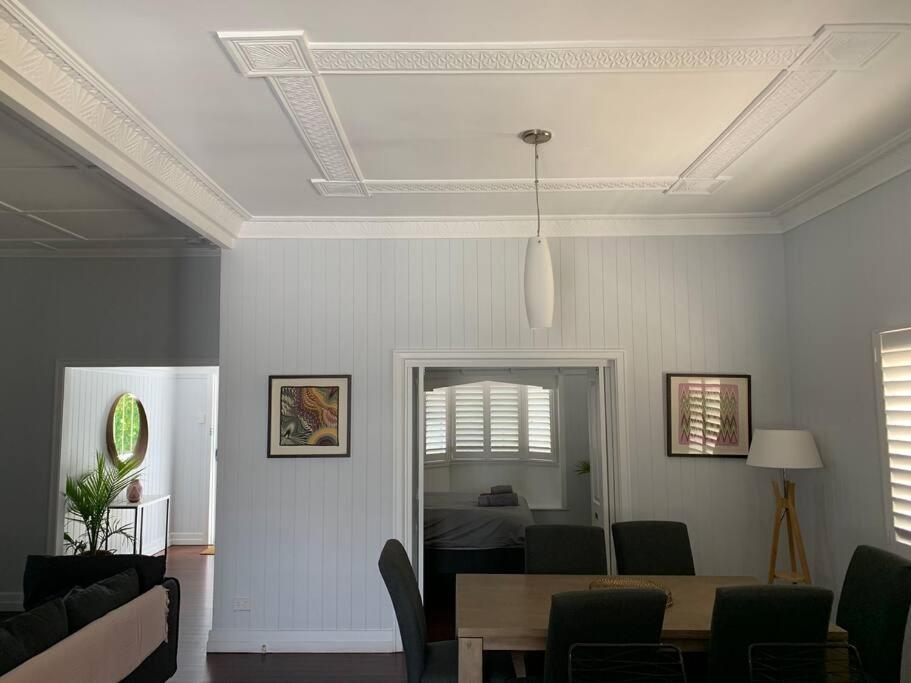 Holiday home Charming 1920's 4br Freestanding Plantation Qldr. Brisbane