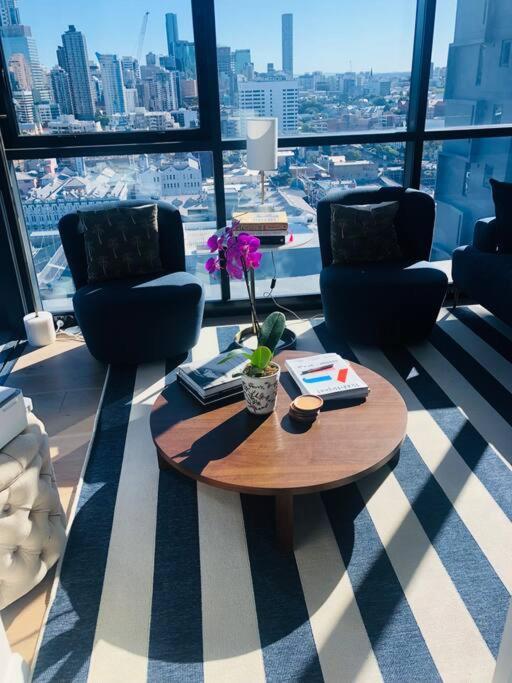 Prime Located Luxe 2 Bedroom Sky Home/sensational Views Apartment *