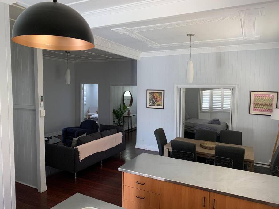 Charming 1920's 4br Freestanding Plantation Qldr. * Brisbane