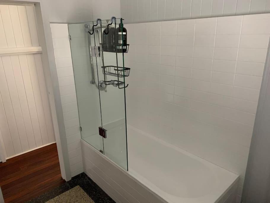 Charming 1920's 4br Freestanding Plantation Qldr.