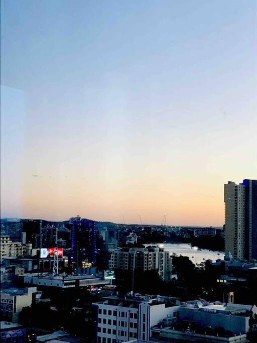 Prime Located Luxe 2 Bedroom Sky Home/sensational Views * Brisbane