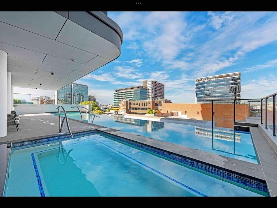 Prime Located Luxe 2 Bedroom Sky Home/sensational Views * Brisbane