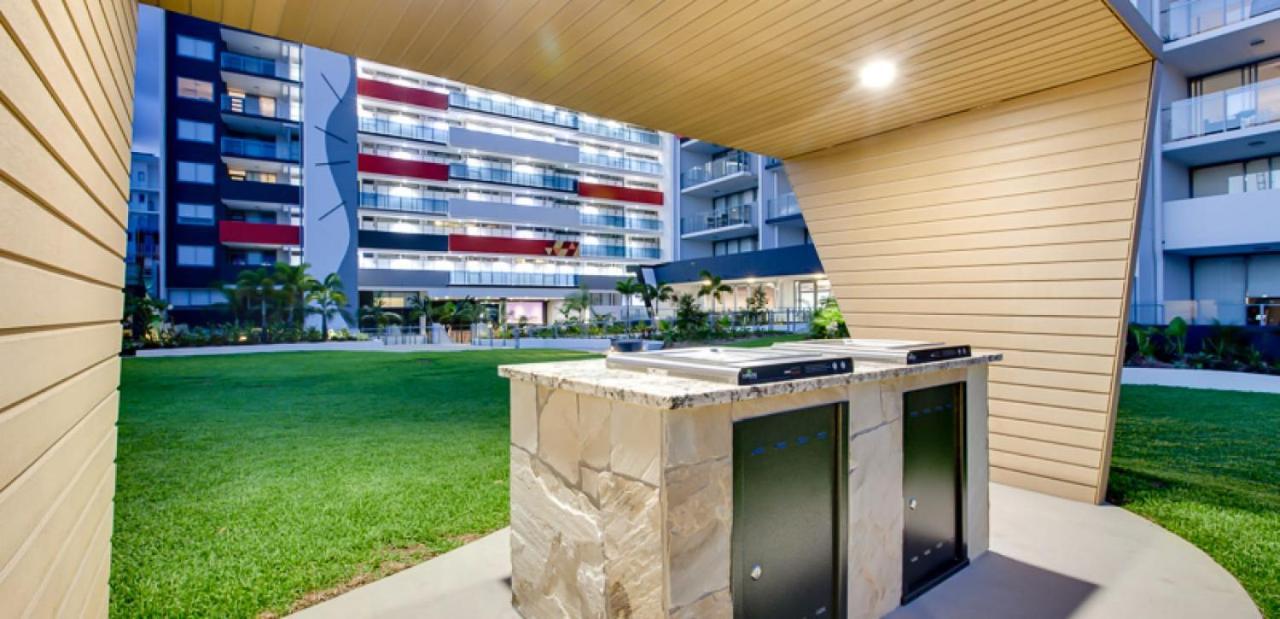 Modern Riverside Oasis - Gym Pool Wifi & Parking Apartment *