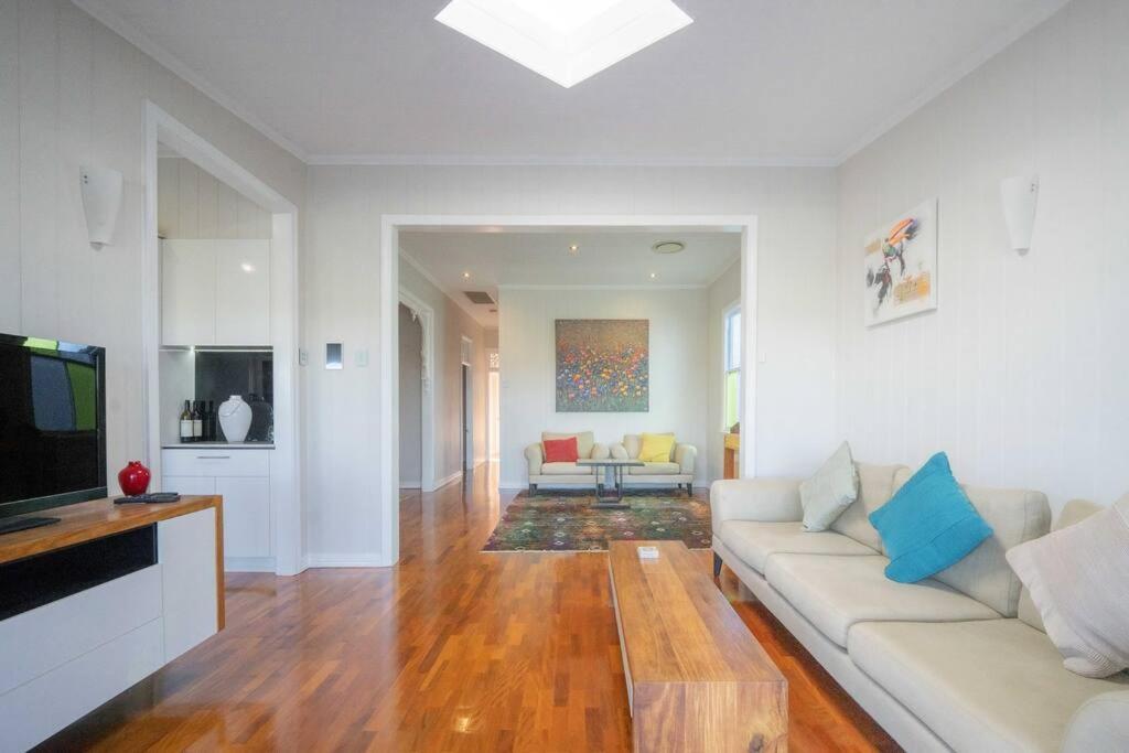 West End Luxury 4b3b W Parking And Pod Music System M9 * Brisbane