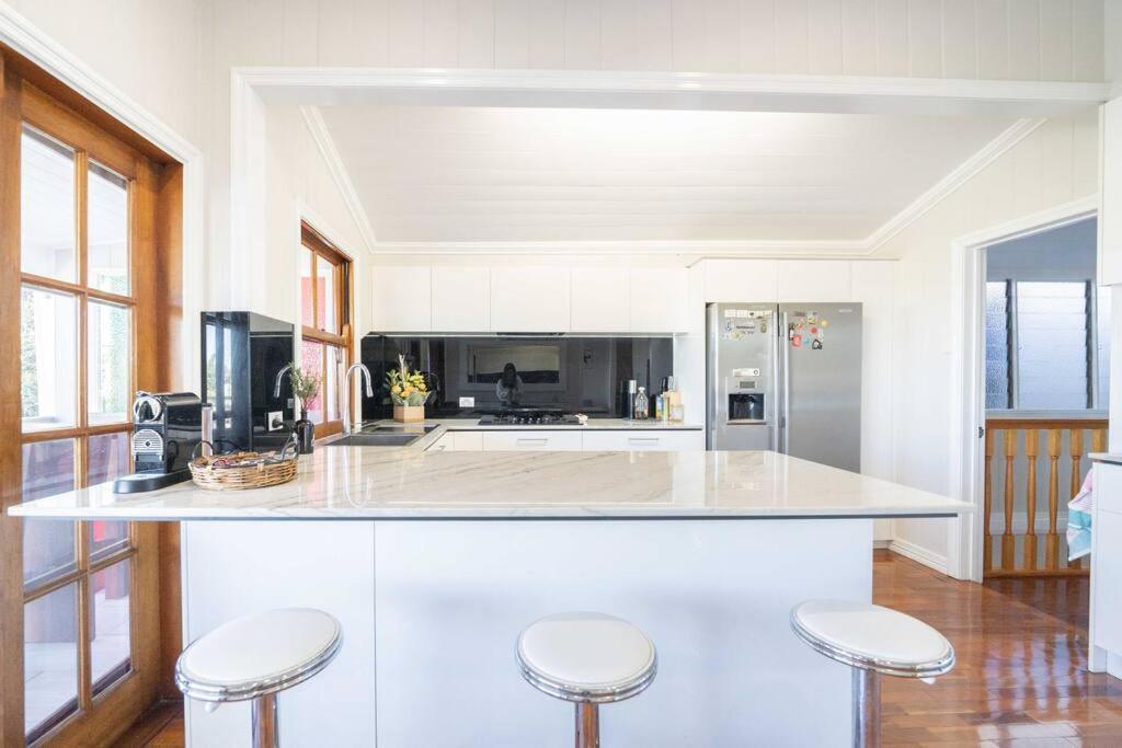 West End Luxury 4b3b W Parking And Pod Music System M9