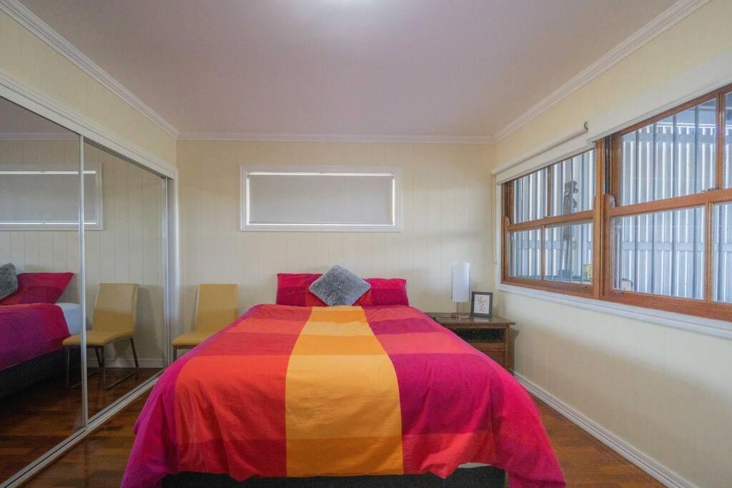 West End Luxury 4b3b W Parking And Pod Music System M9 Holiday home Brisbane