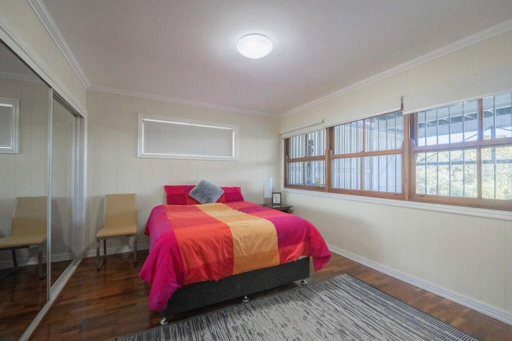 West End Luxury 4b3b W Parking And Pod Music System M9 Holiday home *