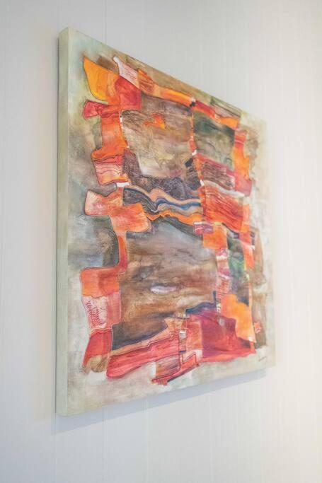 West End Luxury 5b3b W Parking And Pod Music System M9 Holiday home