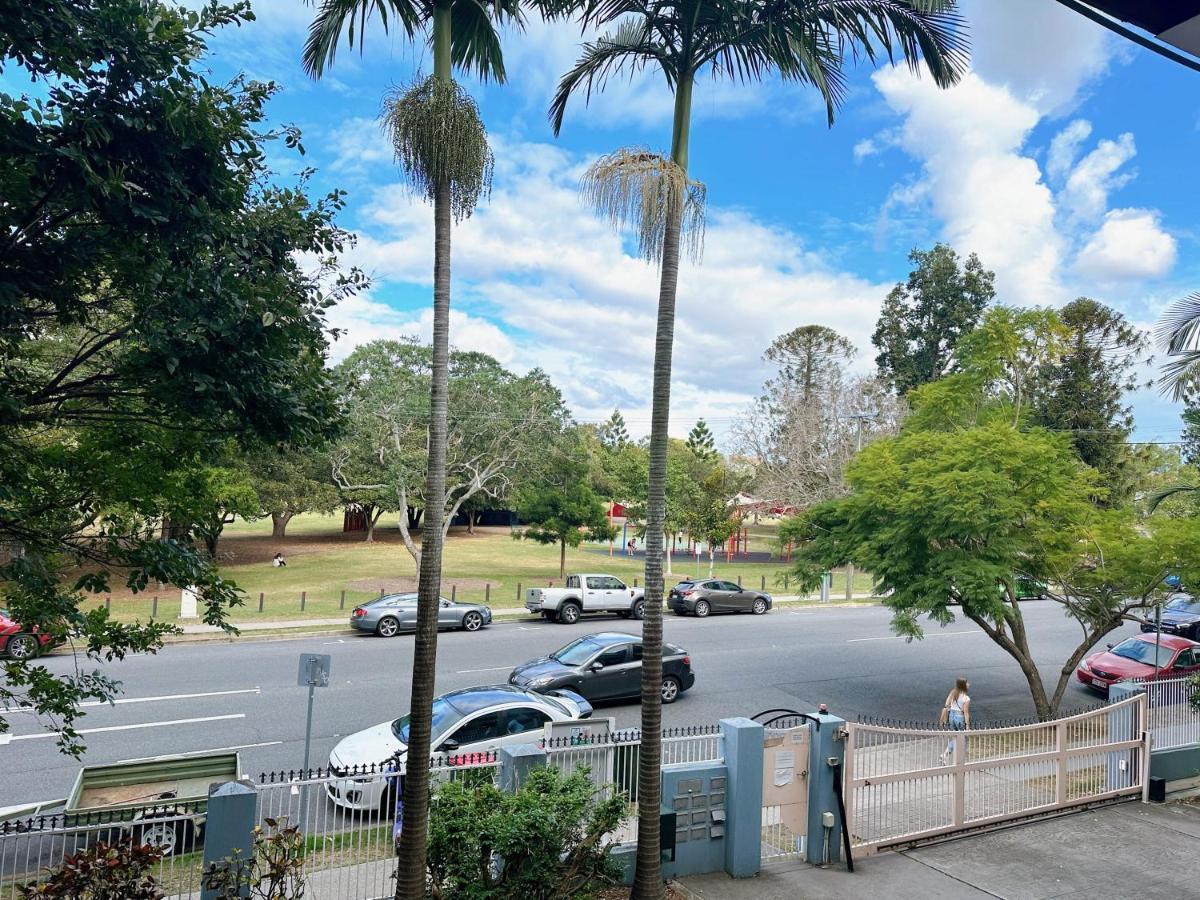 Spacious Newly Furnished 2bed In South Apartment