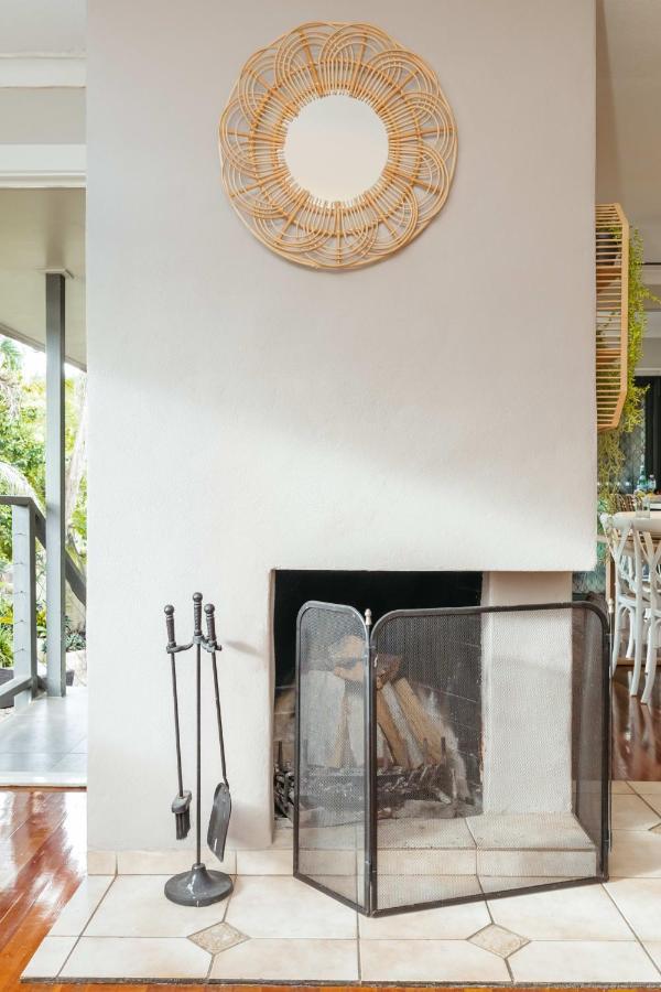 Bali Vibes Serene Tropical Oasis 4bd Holiday home Brisbane