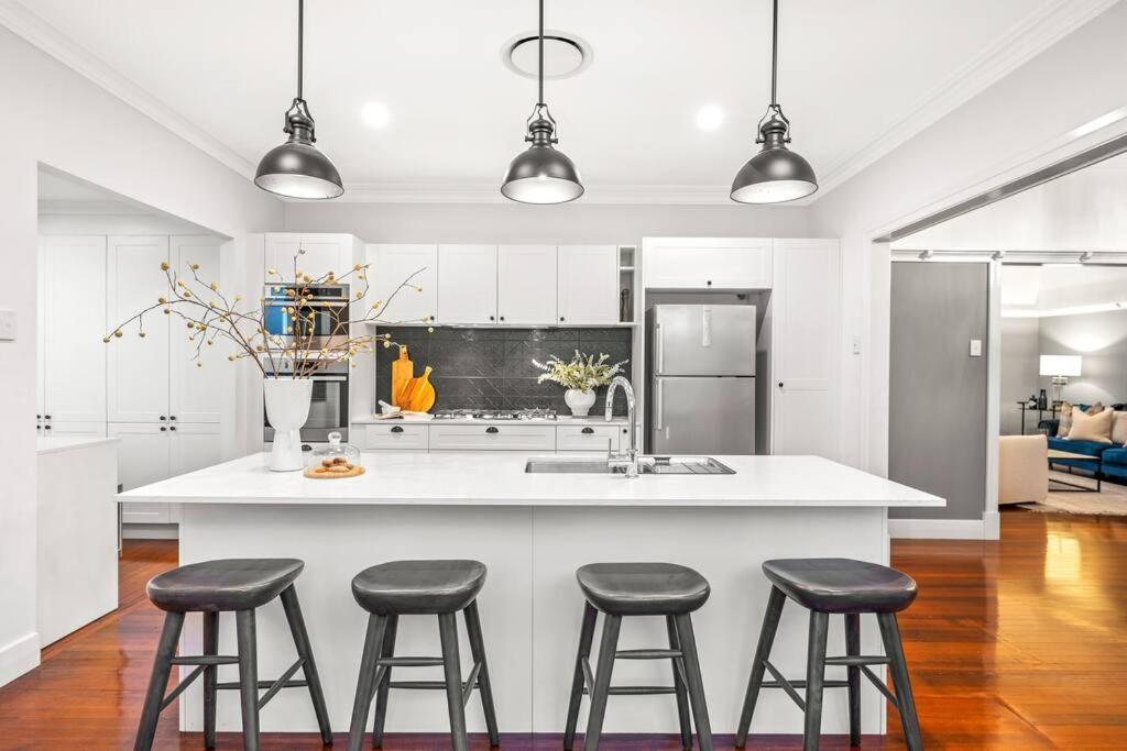 Evandale, 1920's Historic ,stunning And Modern With Amazing Views Holiday home *