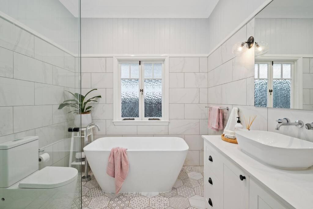 Evandale, 1920's Historic ,stunning And Modern With Amazing Views Holiday home *