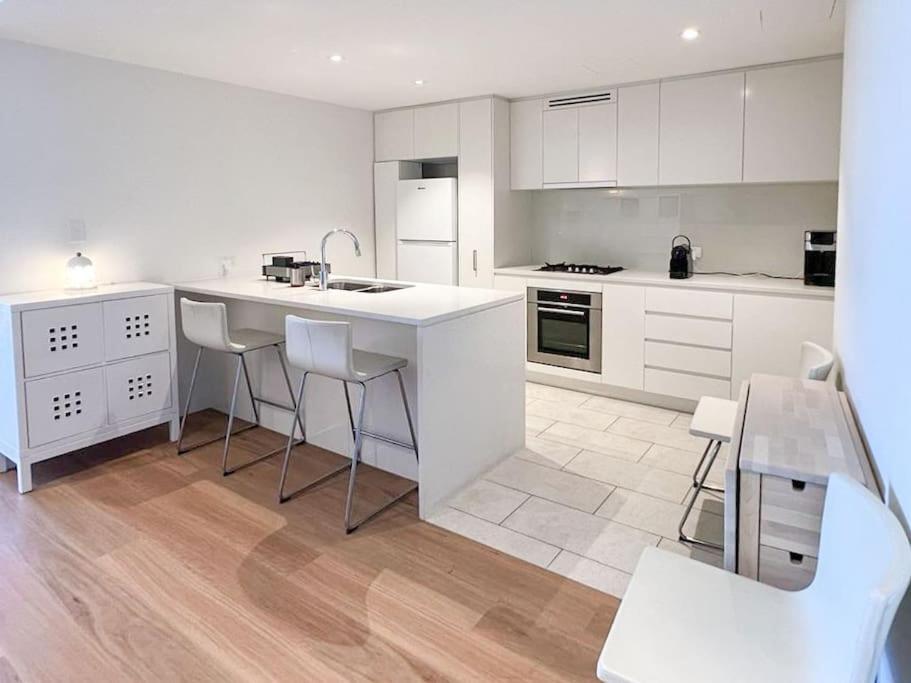 Executive River View 1 King Bed Cbd W Car Park Apartment *