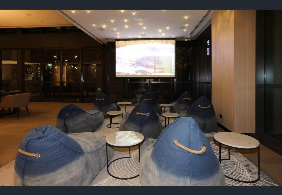 Riverfront Oasis 2bed Panoramic Riverview Brisbane