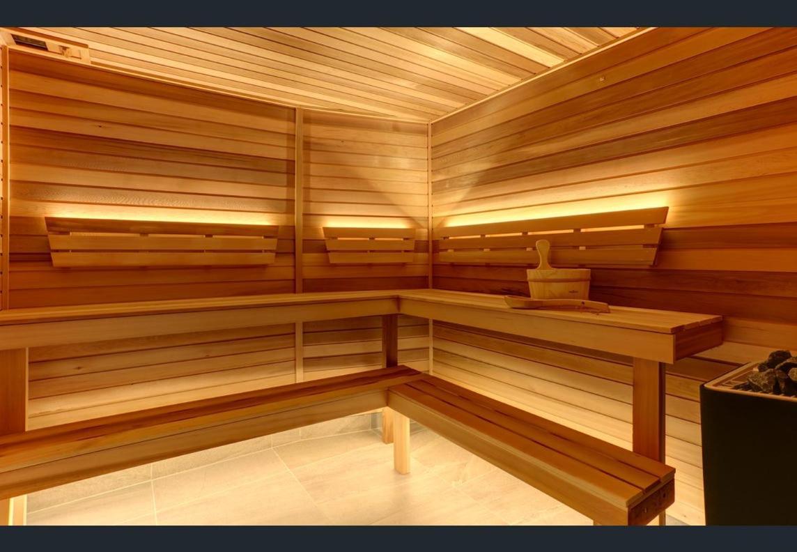 Riverfront Oasis 2bed Panoramic Riverview Apartment *