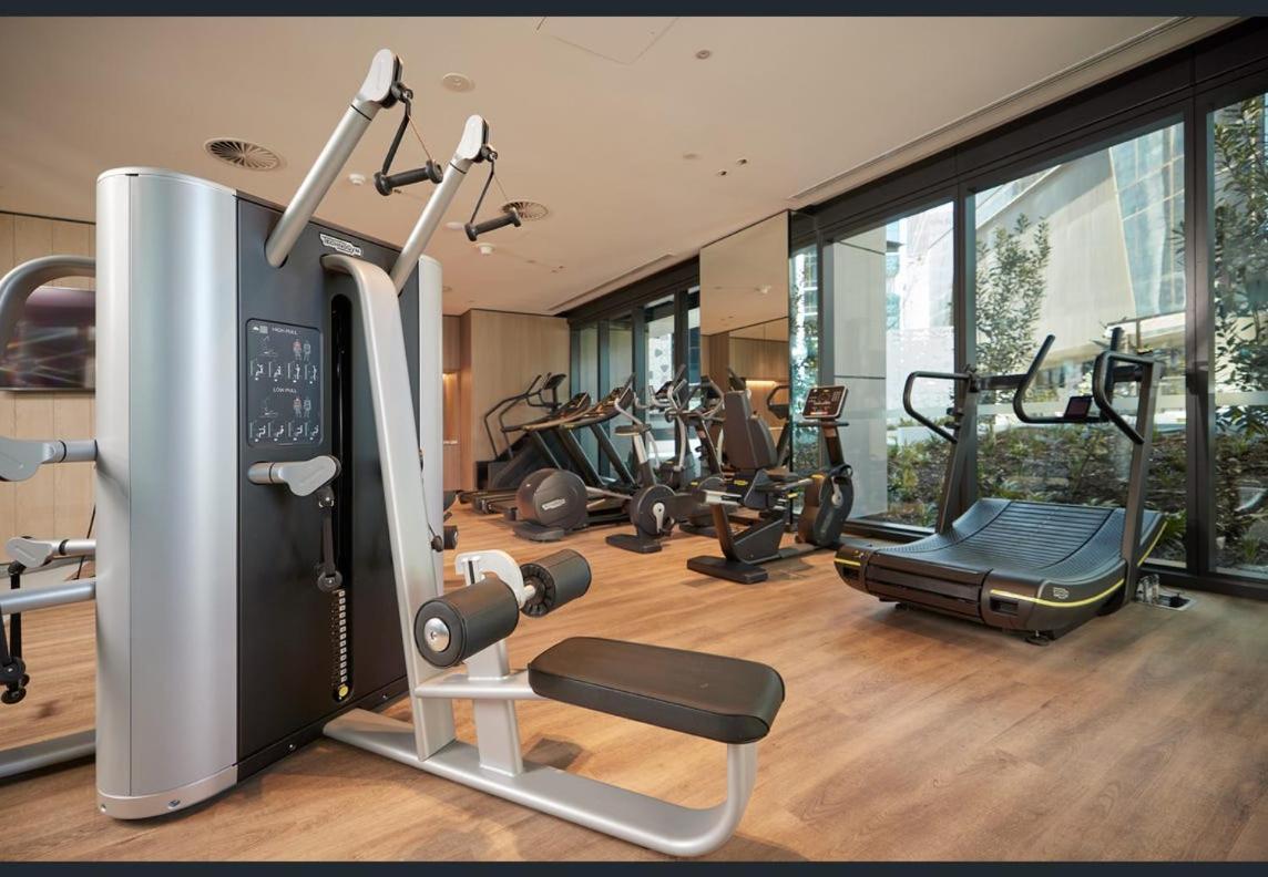 Riverfront Oasis 2bed Panoramic Riverview