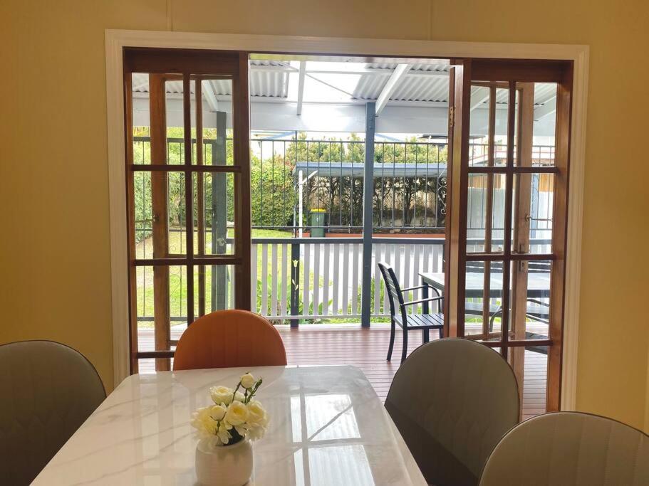 New! Modern 10mins To Cbd 3 Beds + Parking Brisbane
