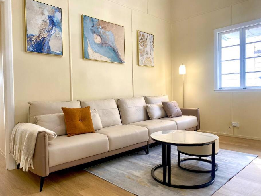 New! Modern 10mins To Cbd 3 Beds + Parking Holiday home *