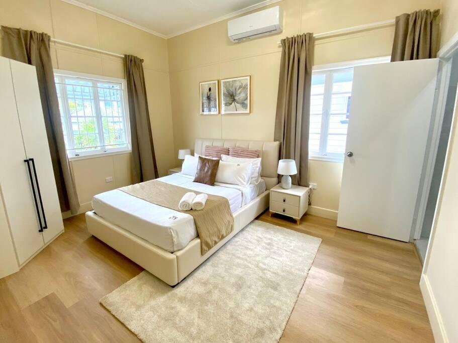 New! Modern 10mins To Cbd 3 Beds + Parking Holiday home *