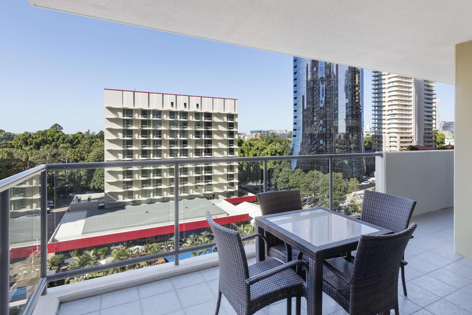 Aparthotel Oaks On Margaret 4*