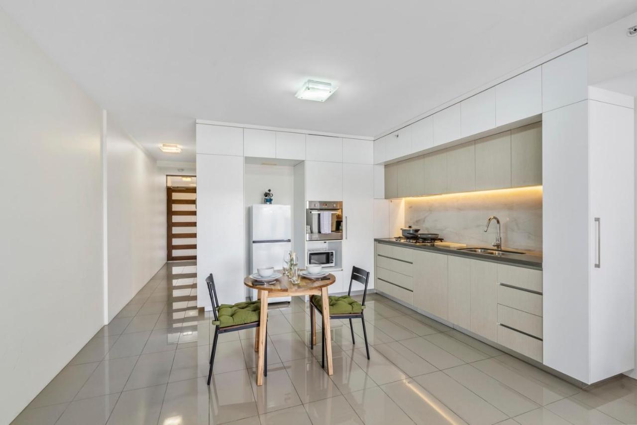 Apartment Modern Riverside Oasis - Gym Pool Wifi & Parking Brisbane