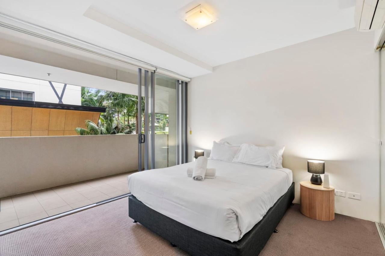 Modern Riverside Oasis - Gym Pool Wifi & Parking Apartment Brisbane