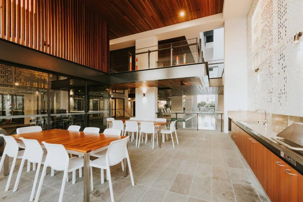 1bedroom 1bath 1carpark Wifi Gym Pool Apartment Brisbane