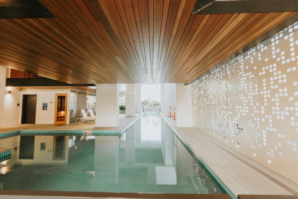 Apartment 1bedroom 1bath 1carpark Wifi Gym Pool Brisbane