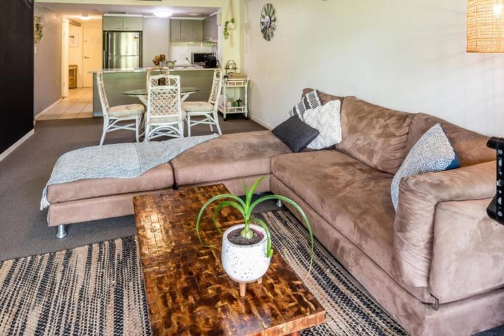 Urban Comfort Apt With Pool And Car Park Apartment
